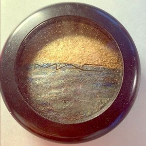MAC EYESHADOW